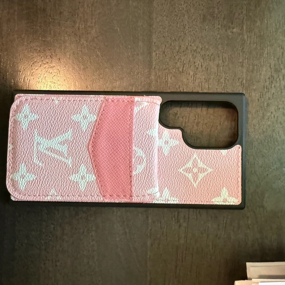 Louis Vuitton fashion Phone Cases - Picture 3 of 3